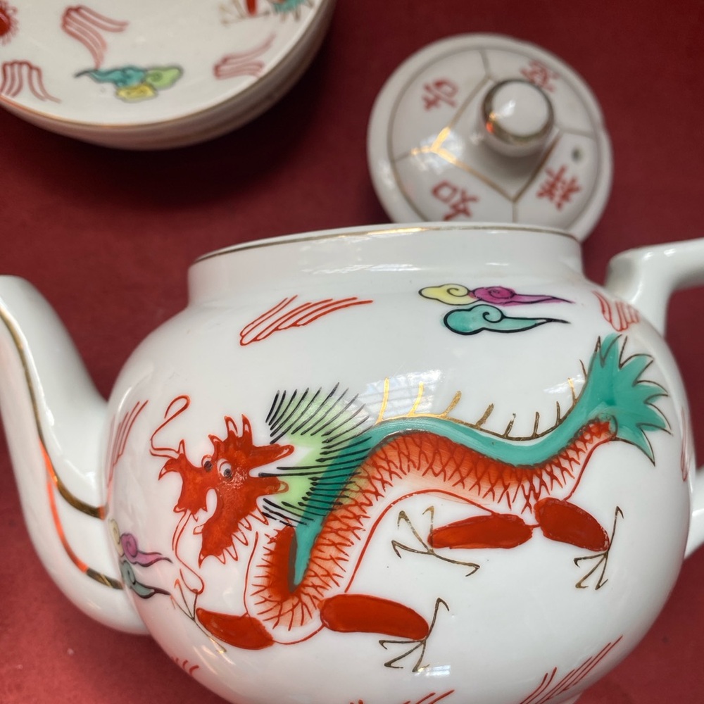 HOST PICK 🔥 Price Firm. Gorgeous Vintage Tea Set - Picture 4 of 12